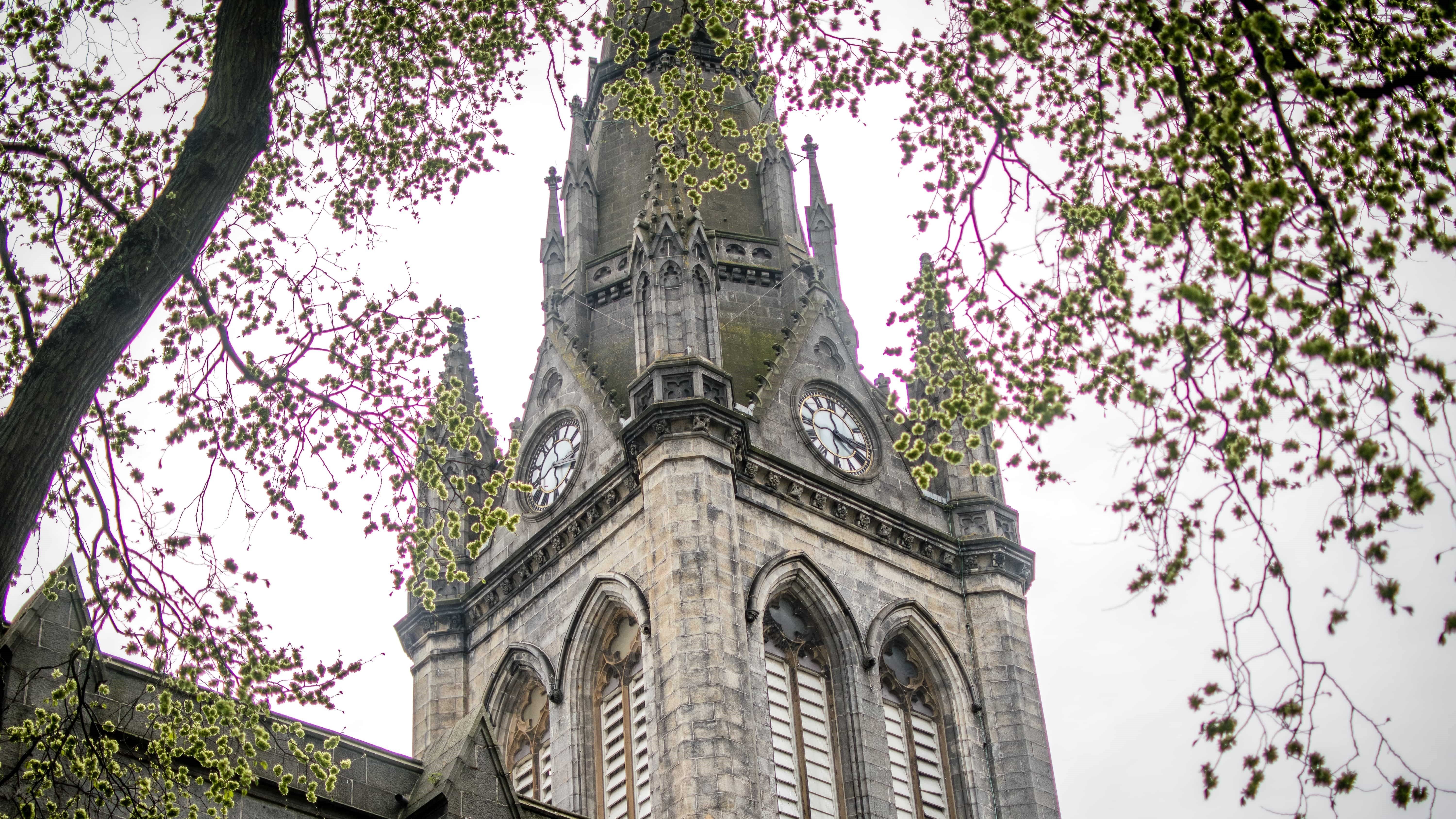St nicholas kirkyard min